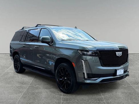 Used 2024 Cadillac Escalade ESV Sport Platinum w/ LPO, ONYX Package AWD/4WD image 9