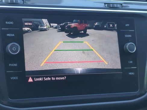 Used 2020 Volkswagen Tiguan SE FWD image 27