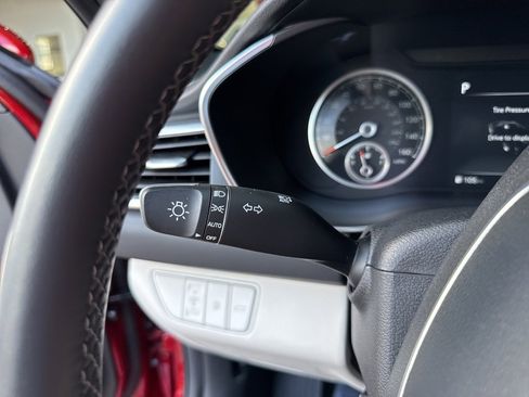 Used 2022 Genesis G70 2.0T image 31