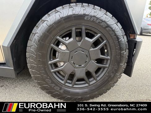 Used 2024 Tesla Cybertruck AWD Crew Cab image 39