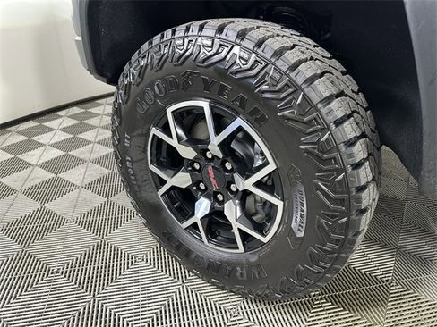 New 2025 GMC Canyon AT4 w/ AT4X Package image 34
