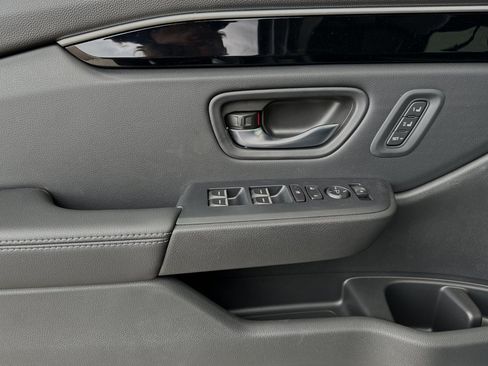 New 2025 Honda Pilot Touring image 13