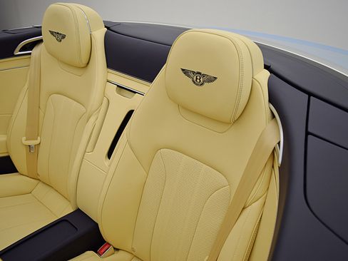 Certified 2023 Bentley Continental GT V8 image 31