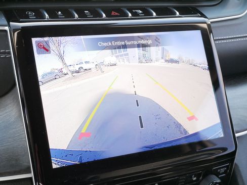 Used 2023 Jeep Grand Cherokee Limited w/ Black Appearance Package image 30