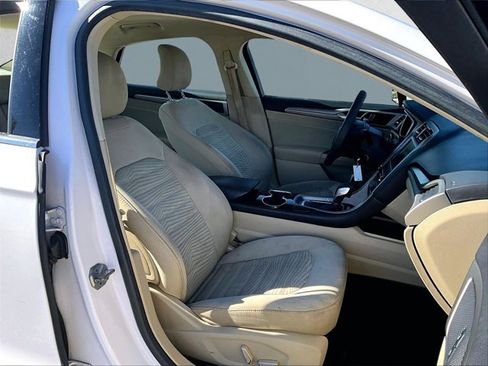 Used 2016 Ford Fusion SE image 9