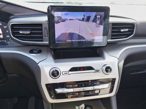 Used 2022 Ford Explorer XLT w/ Equipment Group 202A image 20