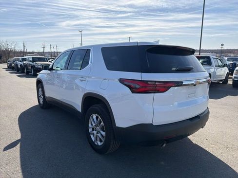 Used 2022 Chevrolet Traverse LS image 2