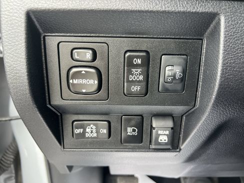Used 2021 Toyota Tundra SR5 w/ SR5 Upgrade Package AWD/4WD image 29