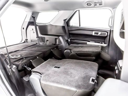 Used 2021 Ford Explorer XLT AWD/4WD image 37