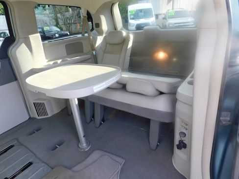 Used 2008 Chrysler Town & Country Limited w/ Entertainment Group #3 image 6