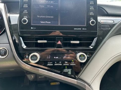 Used 2022 Toyota Camry XSE FWD image 11