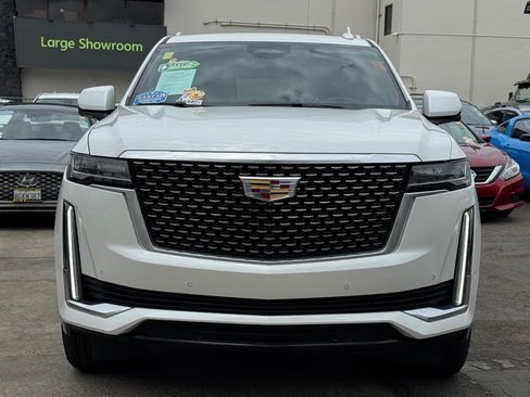 Used 2022 Cadillac Escalade Luxury AWD/4WD image 5