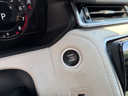 Used 2019 Land Rover Range Rover Velar R-Dynamic SE AWD/4WD image 33