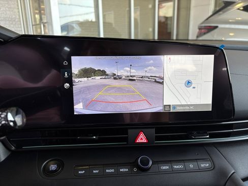 Certified 2025 Hyundai Elantra SEL FWD image 19