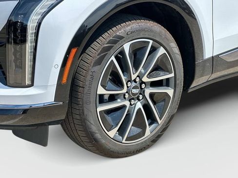 New 2027 Cadillac Optiq Sport w/ LPO, Floor Liner Package AWD/4WD image 17