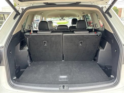 Used 2025 Volkswagen Atlas SE AWD/4WD image 19