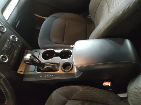 Used 2018 Ford Explorer XLT image 26