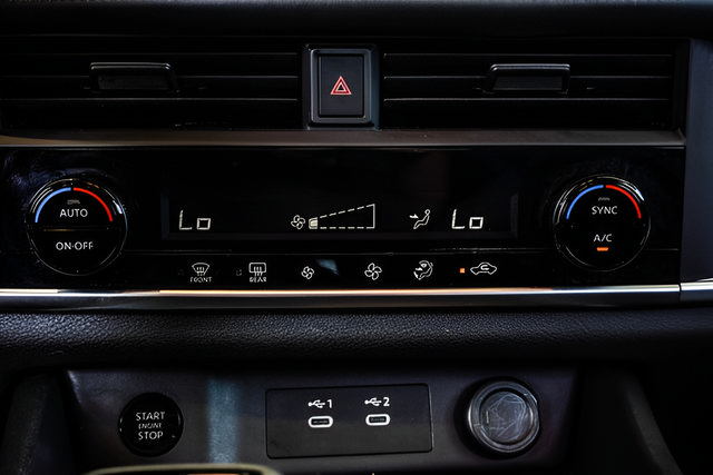 Used 2025 Nissan Rogue SV AWD/4WD image 17