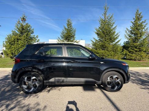 Used 2022 Hyundai Venue SEL FWD image 6