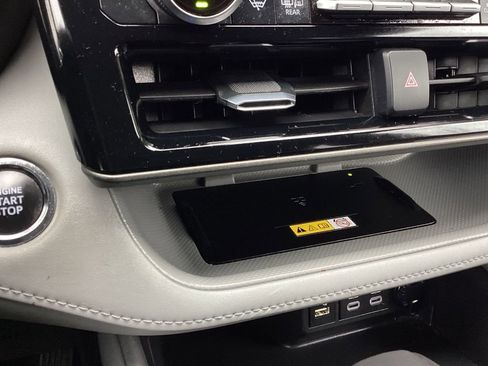 Used 2023 Toyota Highlander XLE image 10