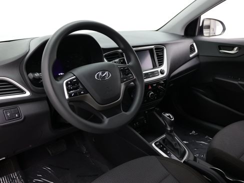 Used 2022 Hyundai Accent SEL FWD image 11