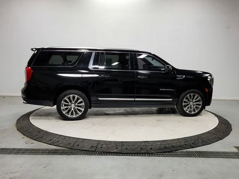 Used 2021 GMC Yukon XL Denali w/ Denali Premium Package image 8