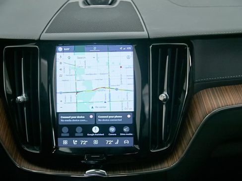 Certified 2023 Volvo XC60 T8 Ultimate w/ Climate Package AWD/4WD image 27