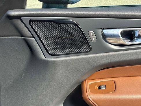 Used 2023 Volvo XC60 B5 Plus w/ Protection Package Premier image 18