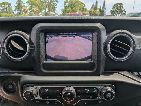 Used 2018 Jeep Wrangler Unlimited Sahara w/ LED Lighting Group AWD/4WD image 22