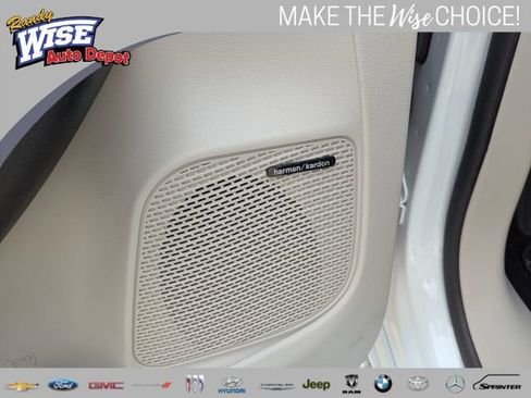 Used 2022 Chrysler Pacifica Limited FWD image 12