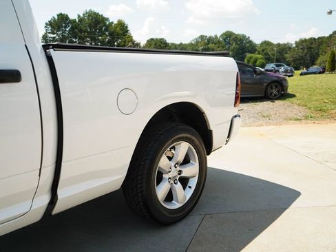Used 2016 RAM 1500 Express RWD image 22