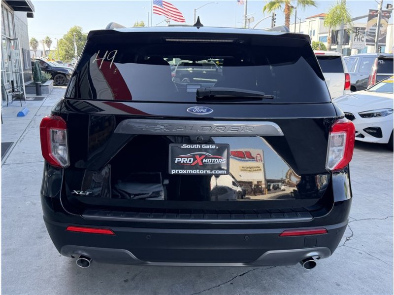 Used 2023 Ford Explorer XLT w/ Equipment Group 202A RWD image 5