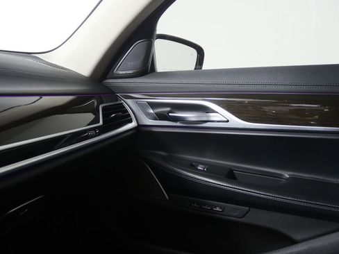 Used 2022 BMW 740i w/ Premium Package RWD image 26