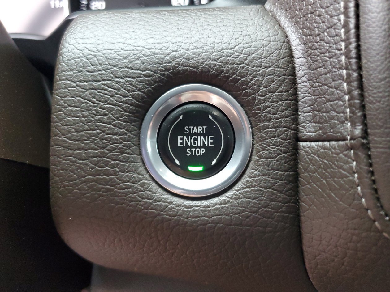 Used 2021 GMC Yukon XL Denali w/ Denali Premium Package AWD/4WD image 24