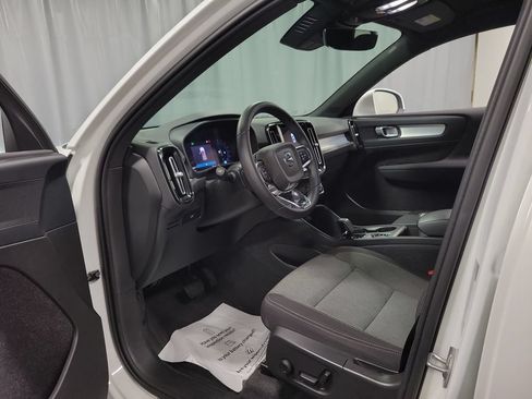 Used 2024 Volvo XC40 B5 Core AWD/4WD image 12
