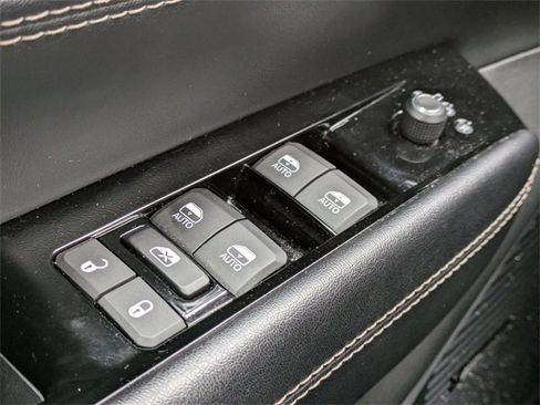 Used 2024 Jeep Wagoneer Series II w/ Flexible Seating Group image 28