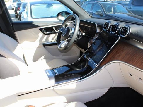 Used 2024 Mercedes-Benz GLC 300 4MATIC image 5