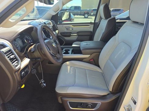 Used 2025 RAM 1500 Laramie AWD/4WD image 4