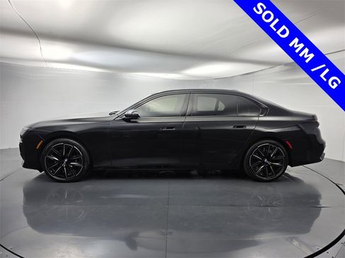Used 2024 BMW 760i xDrive w/ Executive Package image 7