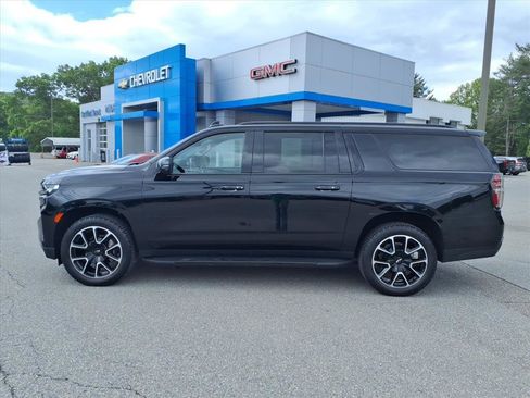 Used 2022 Chevrolet Suburban RST w/ Luxury Package AWD/4WD image 7