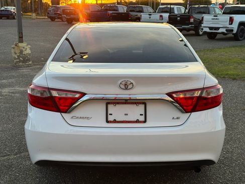 Used 2016 Toyota Camry LE FWD image 4