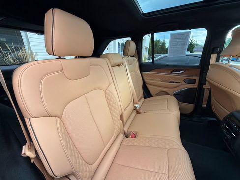 Used 2022 Jeep Grand Cherokee Summit AWD/4WD image 53