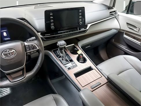 Certified 2024 Toyota Sienna XLE image 15