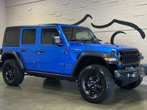 Used 2024 Jeep Wrangler Unlimited AWD/4WD image 2