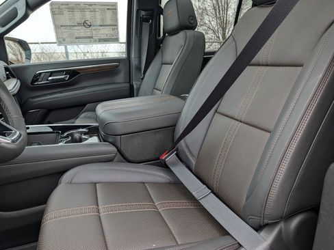 New 2026 Chevrolet Suburban High Country w/ Sun And Tow Package image 25