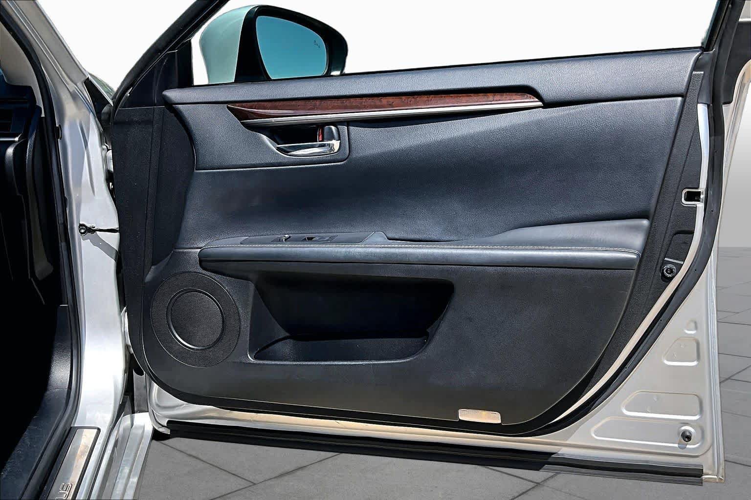 Used 2014 Lexus ES 350 w/ Luxury Package FWD image 23