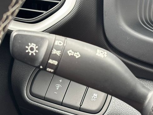 Certified 2023 Hyundai Venue Limited FWD image 13