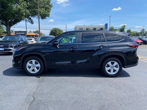 Used 2024 Toyota Highlander LE AWD/4WD image 7