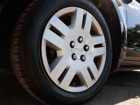 Used 2014 Dodge Avenger SE image 35