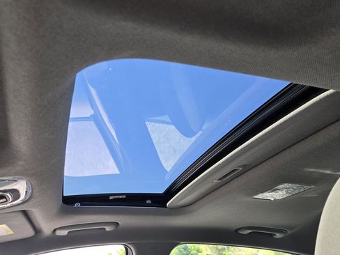 Certified 2025 Hyundai Elantra SEL image 17